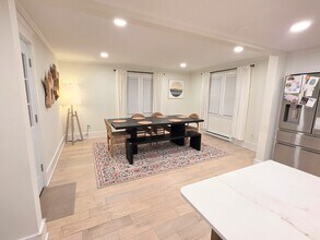 56 Pilgrim Rd in Watertown, MA - Foto de edificio - Building Photo