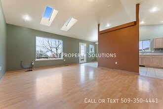 1038 S Skyline Dr in Moses Lake, WA - Building Photo - Building Photo