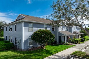 Vanderbilt Place at Camden Cove in Naples, FL - Building Photo