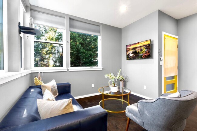 2000 NW 61st St in Seattle, WA - Building Photo - Building Photo