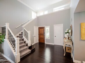 5235 Evanwood Ave in Oak Park, CA - Foto de edificio - Building Photo