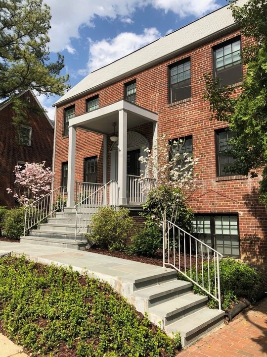 Arlington Courthouse Apartments in Arlington, VA - Building Photo