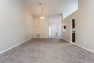 354 Hanging Moss Cir in Lake Mary, FL - Building Photo - Building Photo