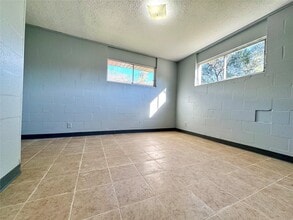 425 E Park Dr in Alvin, TX - Building Photo - Building Photo