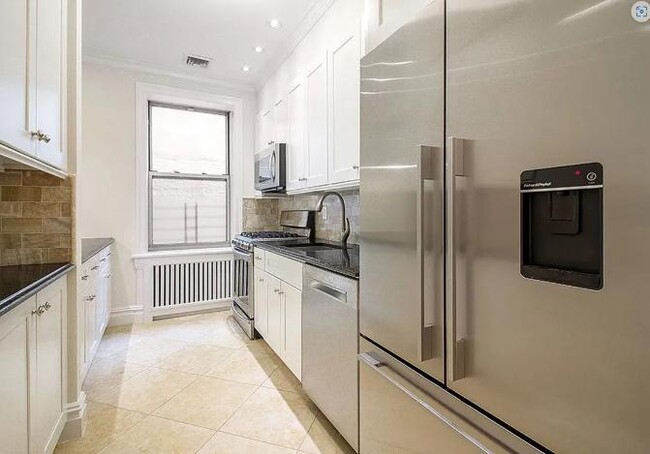 property at 76 W 86th St