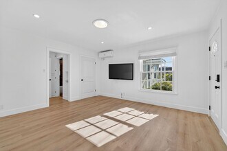 6009 W 85th Pl, Unit 6009 in Los Angeles, CA - Foto de edificio - Building Photo