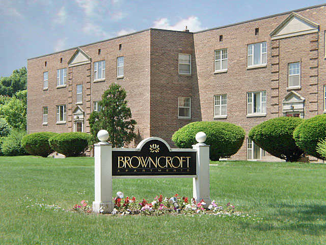 Browncroft Apartments & Townhouses in Rochester, NY - Building Photo