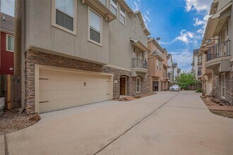 912 W 25th St in Houston, TX - Foto de edificio - Building Photo