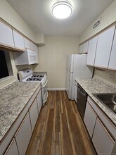 30 Glenview Dr in Cromwell, CT - Foto de edificio - Building Photo