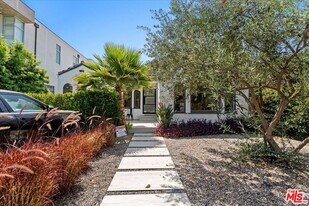 459 Kings Rd in Los Angeles, CA - Building Photo