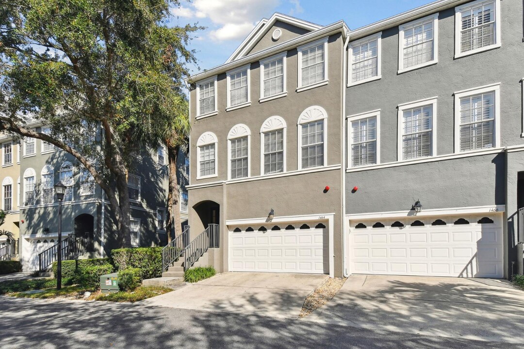 1464 Harbour Walk Rd in Tampa, FL - Building Photo