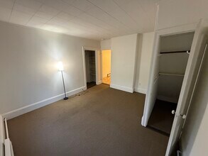 74 Mount Prospect St, Unit 2F in Bridgewater, MA - Foto de edificio - Building Photo