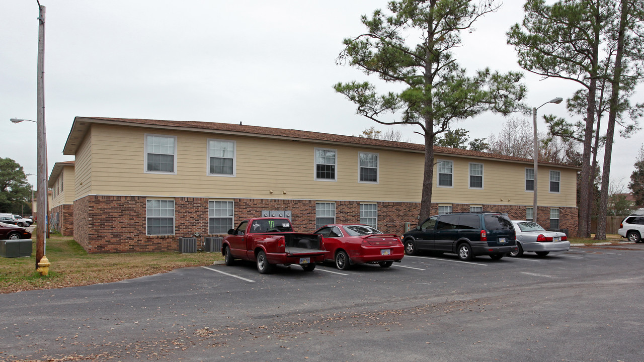 Tall Pines Apartments in Pascagoula, MS - Building Photo