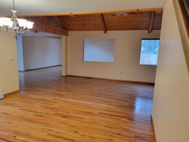 63215 Wishing Well Ln in Bend, OR - Building Photo - Building Photo