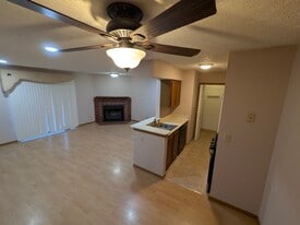 2163 Hedgerow Rd, Unit D in Columbus, OH - Building Photo