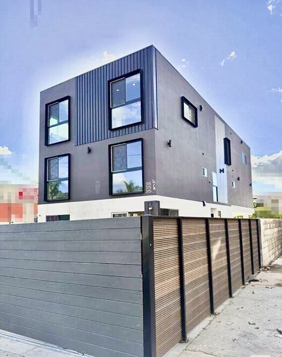 315 N Normandie Ave in Los Angeles, CA - Building Photo