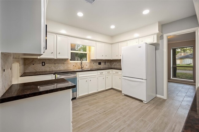 3823 Fernglade Dr