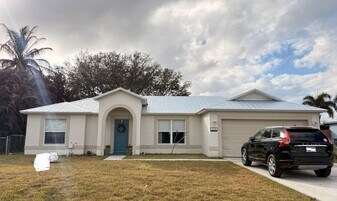 2574 SE Richmond St in Port St. Lucie, FL - Building Photo