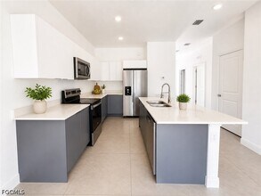 8753 Buckingham Rd in Ft. Myers, FL - Building Photo - Building Photo