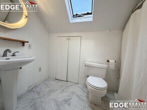 43 Hobart St, Unit 3 in Boston, MA - Foto de edificio - Building Photo