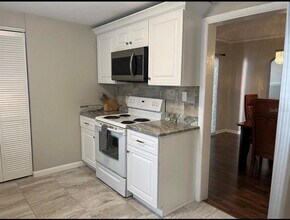 2317 W Bristol Ave in Tampa, FL - Building Photo - Building Photo