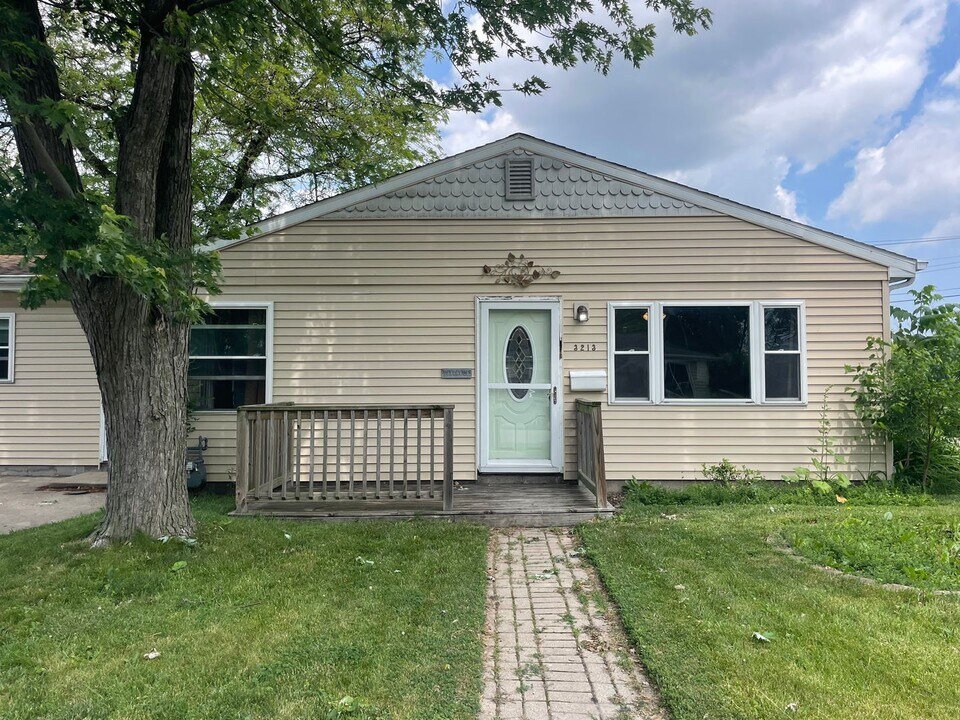 3213 North Dr in Highland, IN - Building Photo