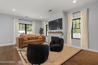 13 Thomas Ln in Morganville, NJ - Building Photo - Building Photo