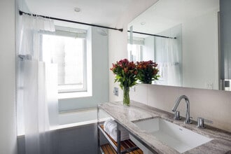 70 W 45th St in New York, NY - Building Photo - Building Photo