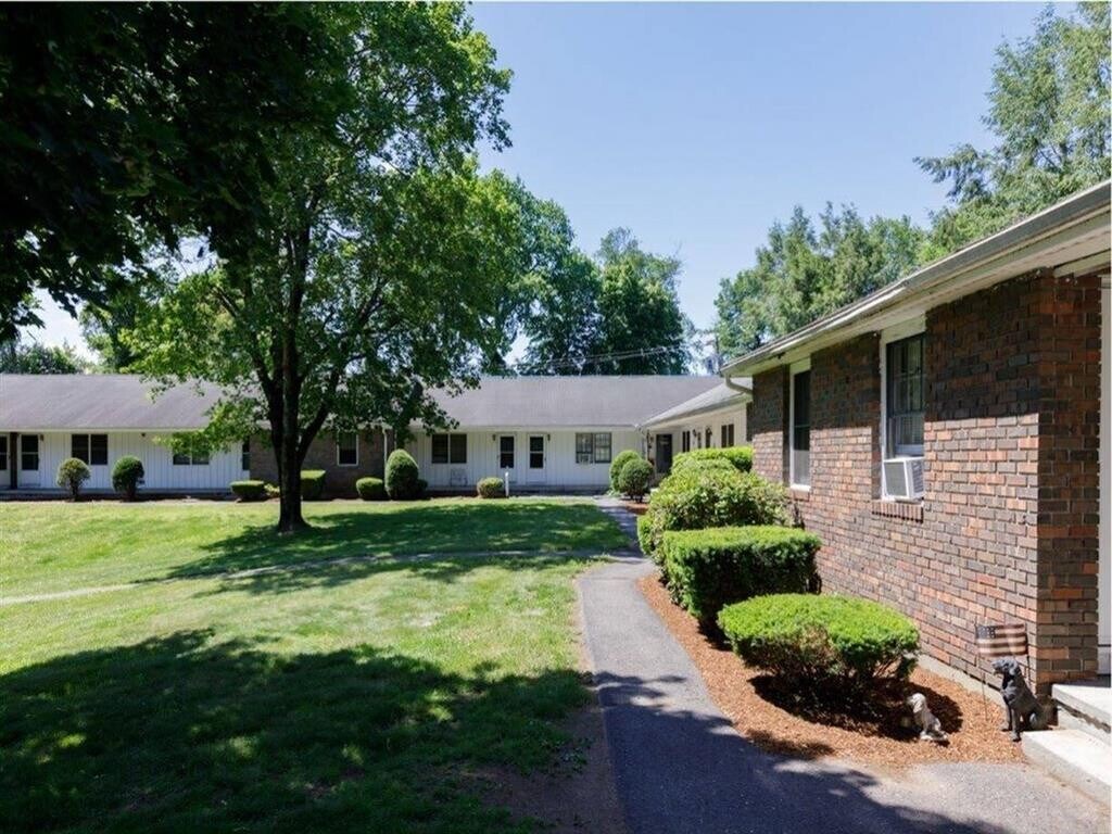 Pinney Brook Apartments in Ellington, CT