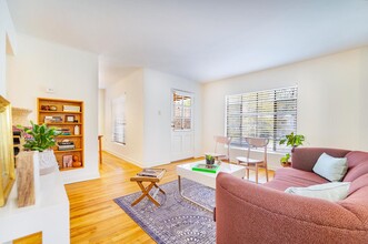 1303 Kirkwood Rd in Austin, TX - Foto de edificio - Building Photo