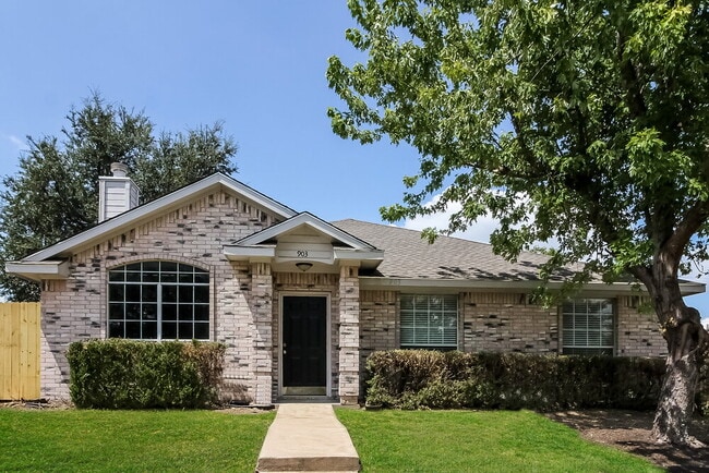 property at 903 Crestwood Dr