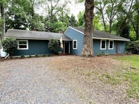 375 Midland Rd in Southern Pines, NC - Building Photo