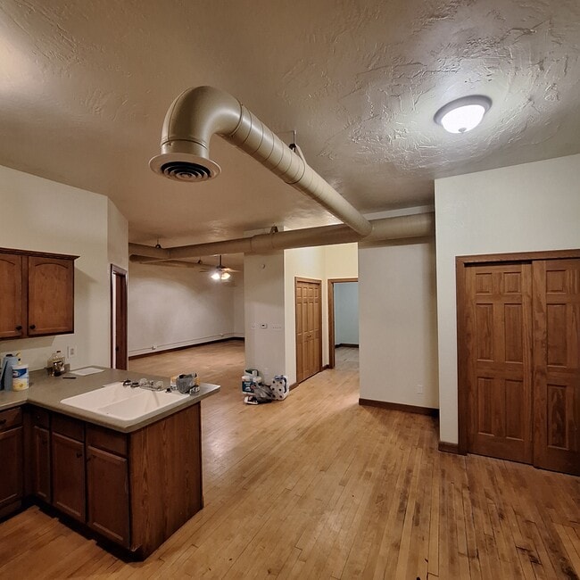 107 W North Water St, Unit 107 D in New London, WI - Foto de edificio - Building Photo