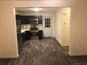 143 Kneen St in Shelton, CT - Building Photo - Building Photo