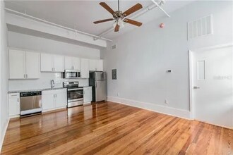 1090 10th St N in St. Petersburg, FL - Building Photo - Building Photo