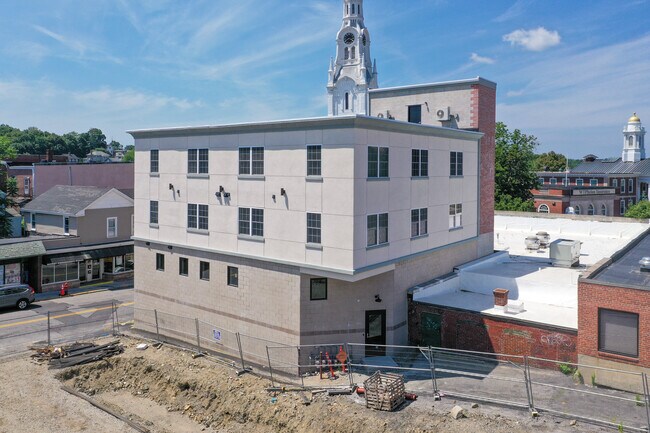 4 Montvale Ave in Woburn, MA - Building Photo - Building Photo