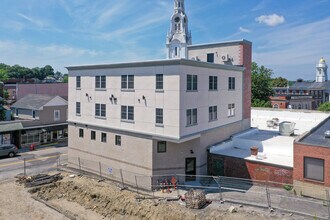 4 Montvale Ave in Woburn, MA - Building Photo - Building Photo