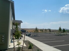 Paradise 88 in West Richland, WA - Building Photo