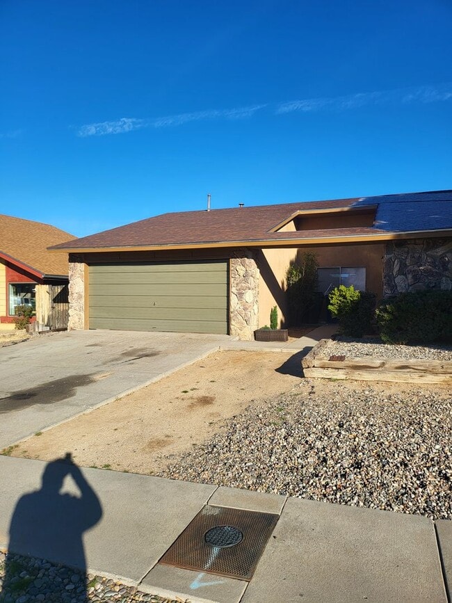 6817 Vivian Dr NE in Albuquerque, NM - Foto de edificio - Building Photo