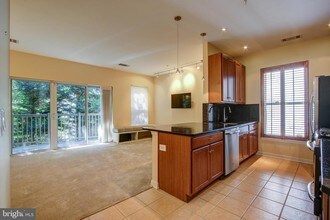 8045 Newell St-Unit -101 in Silver Spring, MD - Building Photo - Building Photo