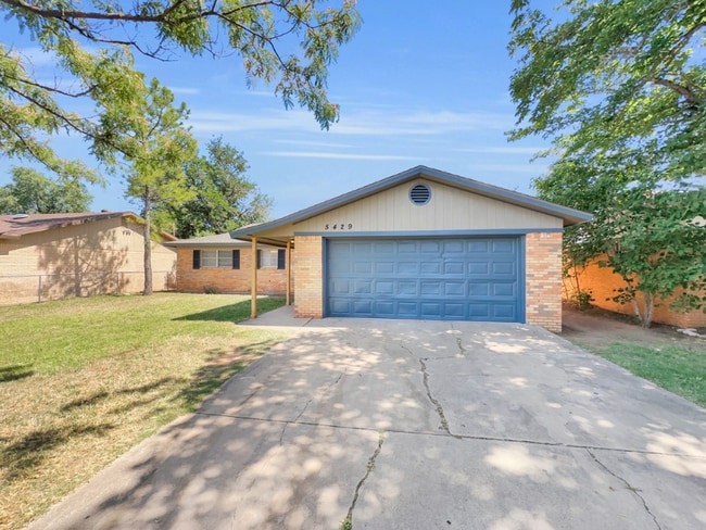 5429 42nd St in Lubbock, TX - Foto de edificio - Building Photo
