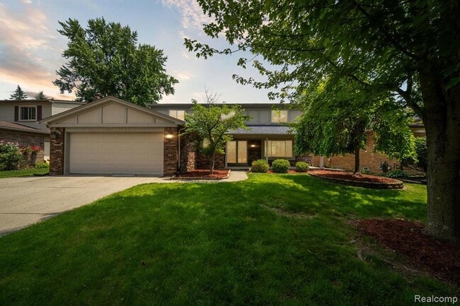 property at 7302 Parkway Ct