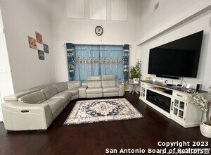 2406 Olive Wy in San Antonio, TX - Building Photo - Building Photo