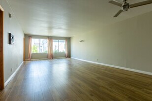 5125 Harold Way, Unit 202 in Los Angeles, CA - Building Photo