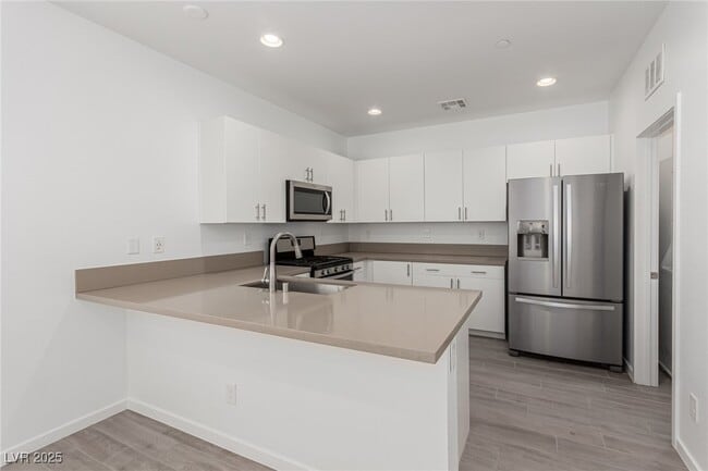 11230 Hidden Peak Ave in Las Vegas, NV - Foto de edificio - Building Photo