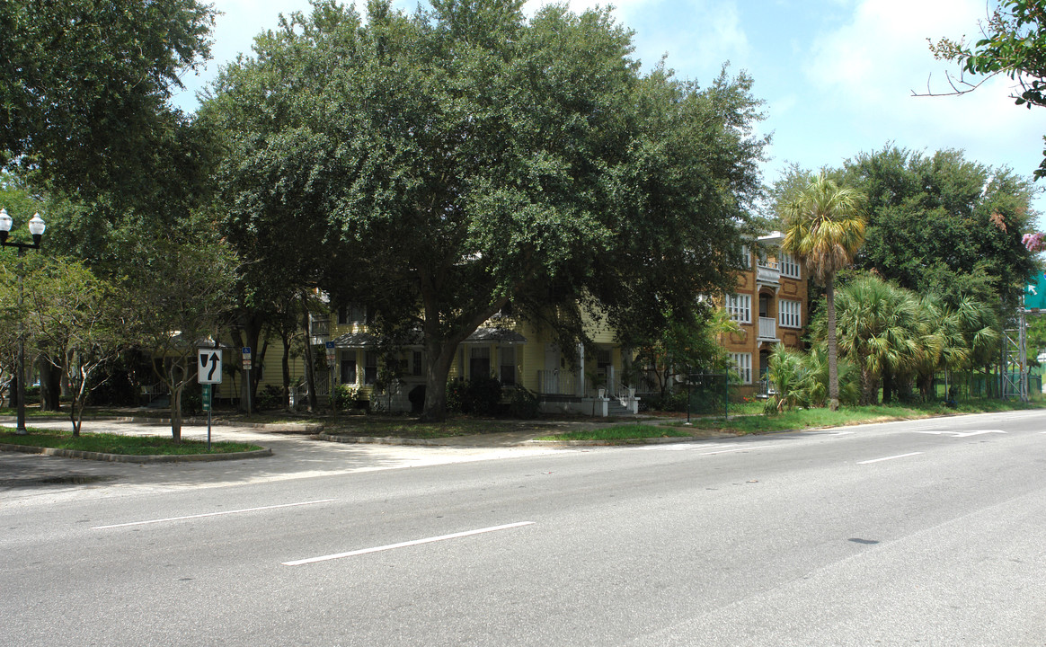 Coliseum Apartments in St. Petersburg, FL - Building Photo