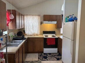 8811 Pineridge Dr in Austin, TX - Building Photo - Building Photo