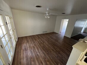 3119 Christmas Tree Ln in Bakersfield, CA - Building Photo - Building Photo