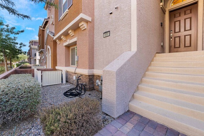 10001 Sable Point St in Las Vegas, NV - Building Photo - Building Photo