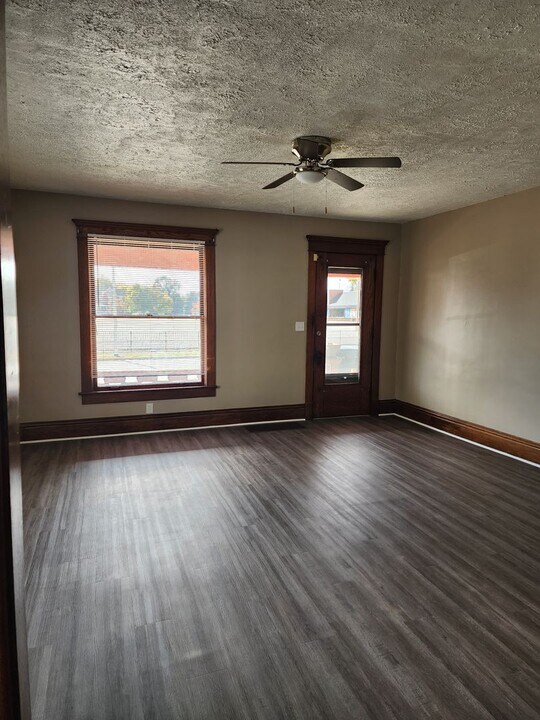 1328 E Broadway St-Unit -1330 East Broadway Street in Logansport, IN - Building Photo